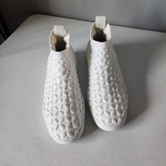 Alaia Knit Sneaker "EUC" - Picture 2 of 16